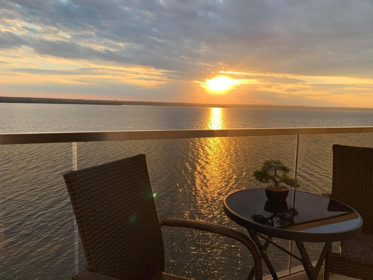 Apartment Sunset Lake View Mamaia Ngoại thất bức ảnh