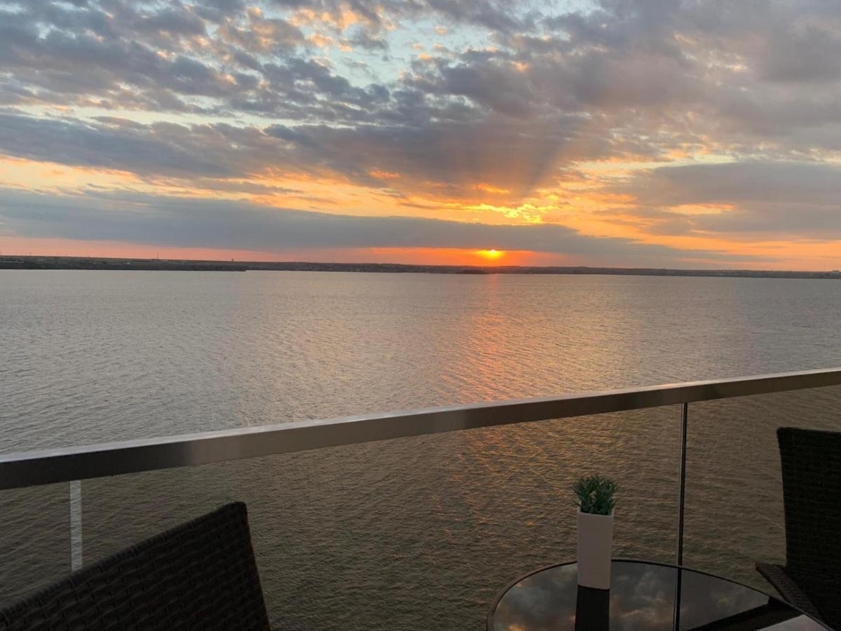 Apartment Sunset Lake View Mamaia Ngoại thất bức ảnh